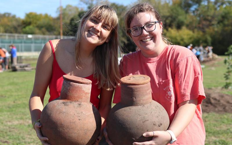 MicroFarm volunteers with ollas